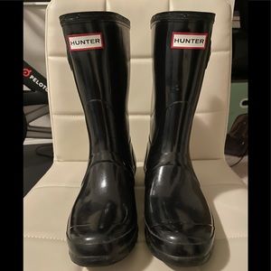 HUNTER black short rain boots . Size 8.